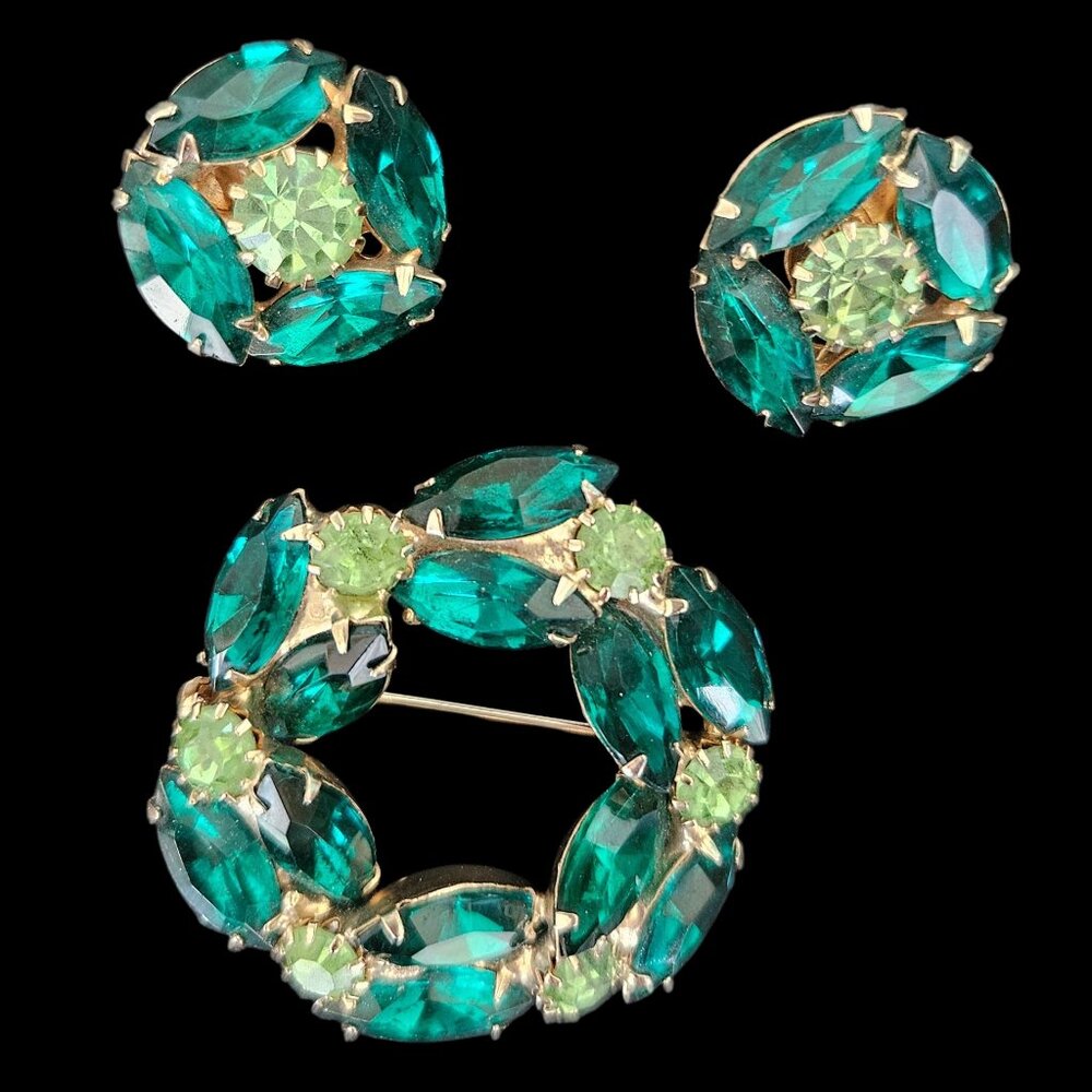 Vintage Weiss Green Rhinestone Circle or Wreath Brooch & Earring Set